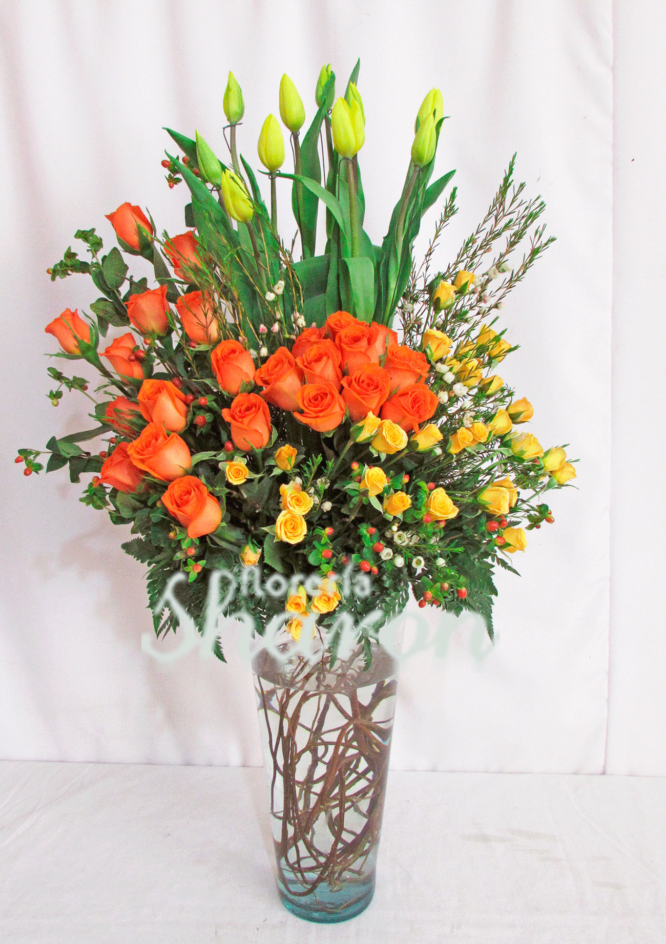 Arreglo Floral de Rosas y Tulipanes Stella – Florería Sharon | Arreglos  Florales | Canasta Frutal | Envío de Flores | Arreglos condolencias |