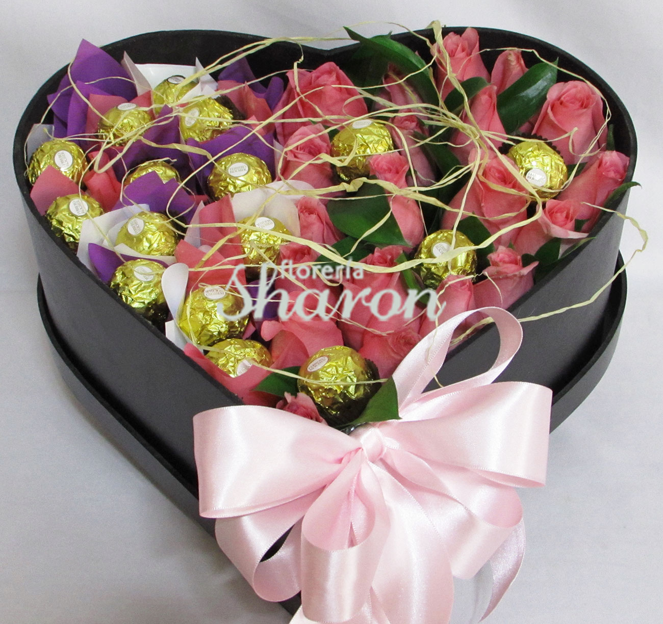 Corazón de Rosas y Chocolates Stefani – Florería Sharon | Arreglos Florales  | Canasta Frutal | Envío de Flores | Arreglos condolencias |