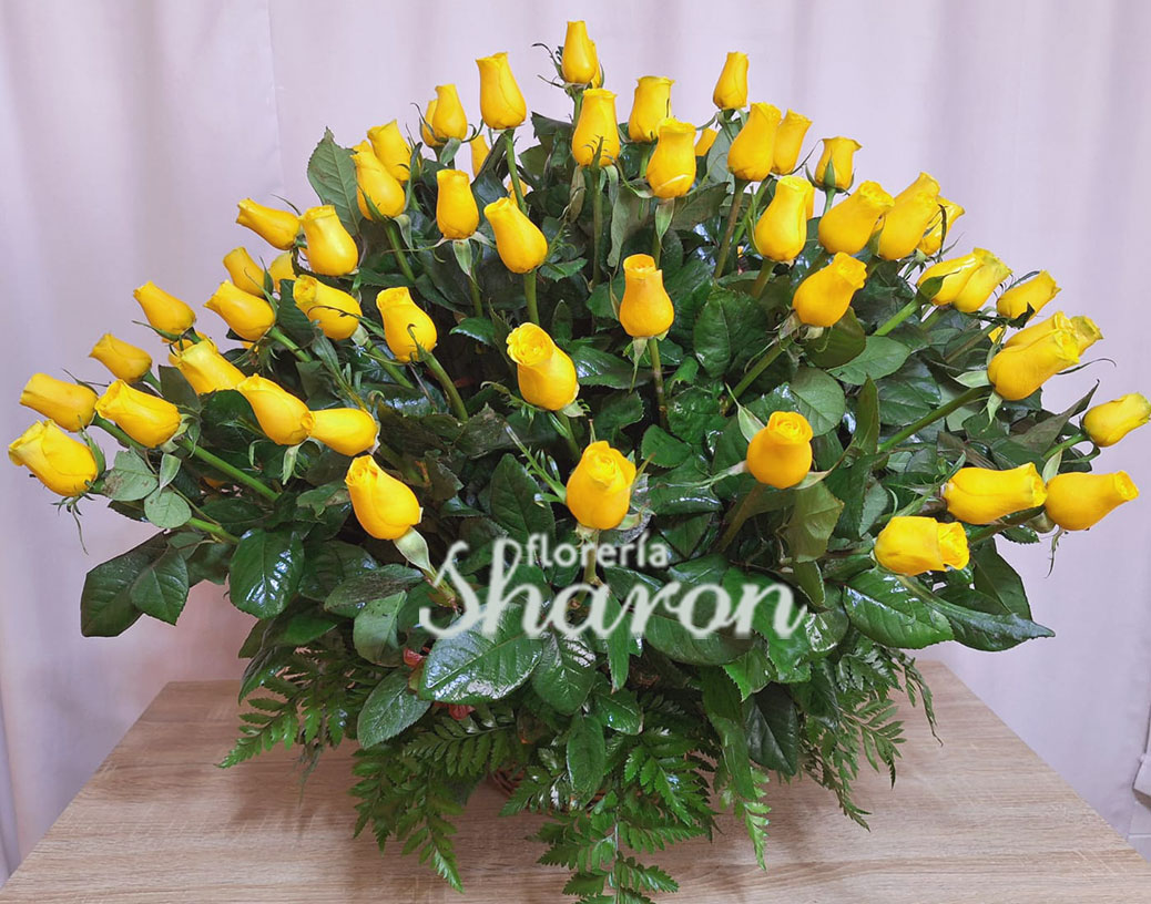 Canasta de 75 rosas de color amarillo Carolina